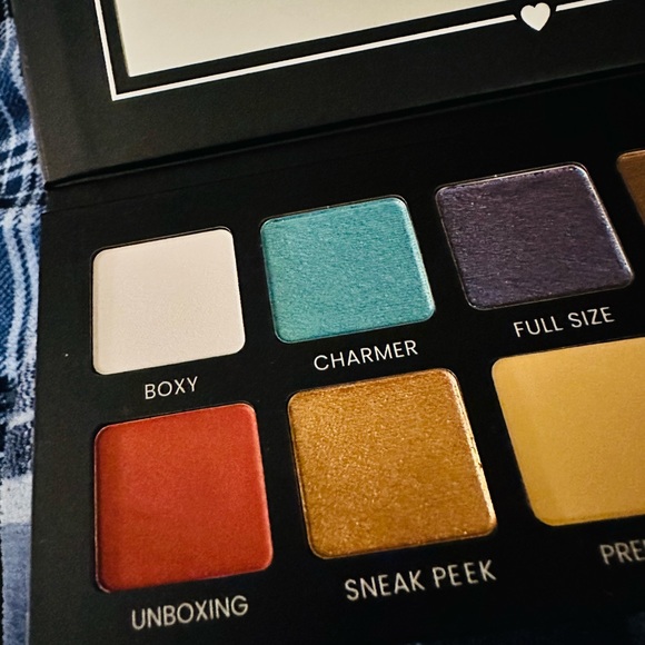 BOXYCHARM Hello Charmer Eyeshadow Palette - Picture 9 of 11